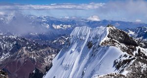 Οι υψηλές οροσειρές, όπως οι Άνδεις, σχηματίζονται κοντά σε ζώνες υποτονισμού