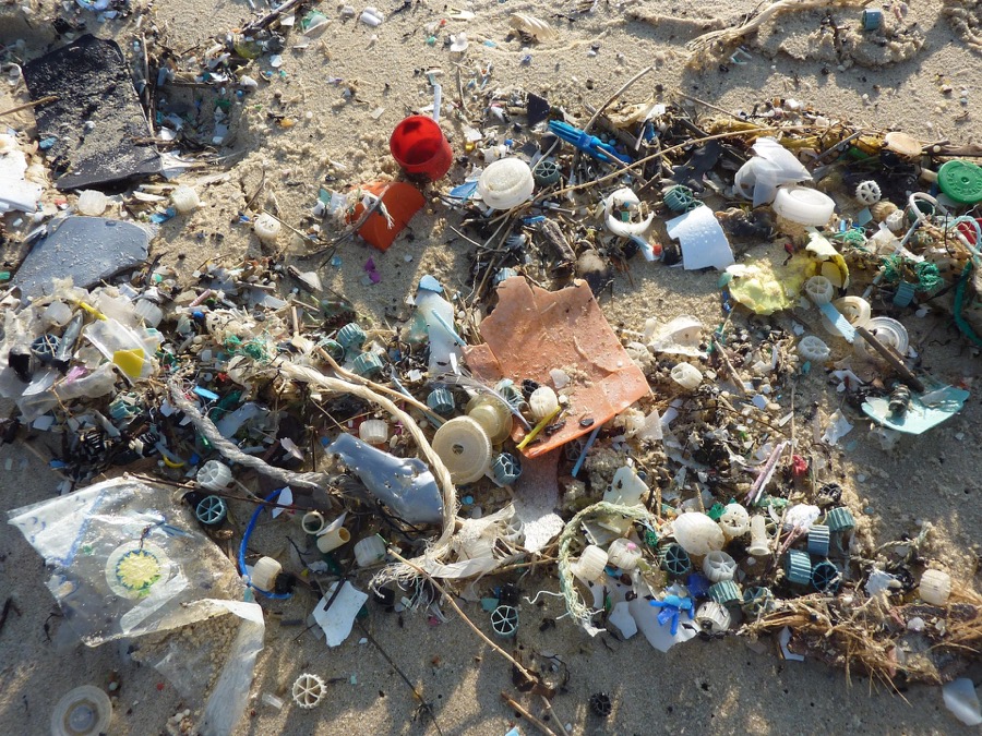 Μέτρα ΟΤΕ για τα πλαστικά στη θάλασσα
