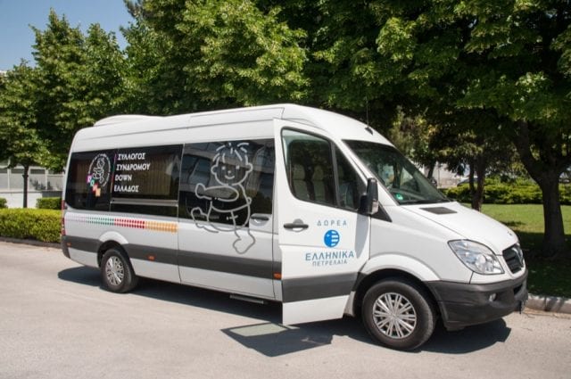 Δωρεά οχήματος στον Σύλλογο Συνδρόμου Down Ελλάδος από τα ΕΛΠΕ