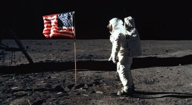 Νιλ Άρμστρονγκ, Απόλλο 11, Φεγγάρι, NASA