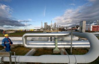 Eνδιαφέρον στις δημοπρασίες LNG του ΔΕΣΦΑ για τη δέσμευση χρονοπαραθύρων εκφόρτωσης φορτίων LNG fysiko aerio