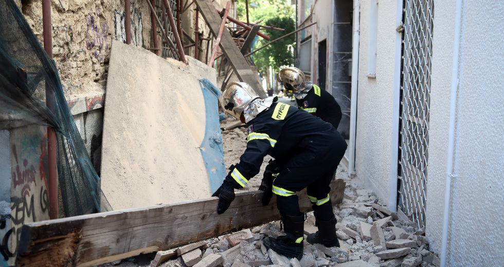 Σεισμός: Κατάρρευση κτιρίων σε Αθήνα και Πειραιά