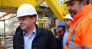Ο υπουργός Υποδομών και Μεταφορών επισκέφτηκε το μετρό Πειραιά