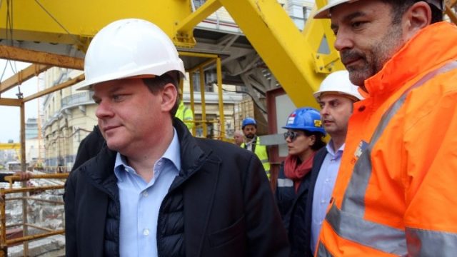 Ο υπουργός Υποδομών και Μεταφορών επισκέφτηκε το μετρό Πειραιά