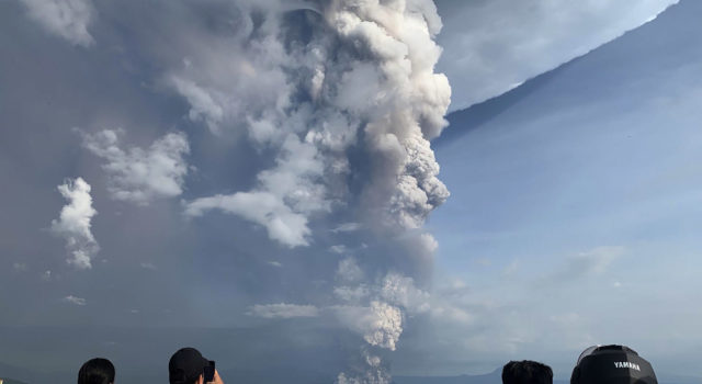 Συναγερμός στις Φιλιππίνες - Ξύπνησε το ηφαίστειο Τάαλ
