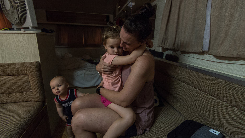 Εφιαλτικές ώρες για οικογένειες με μωρά στην Αυστραλία
