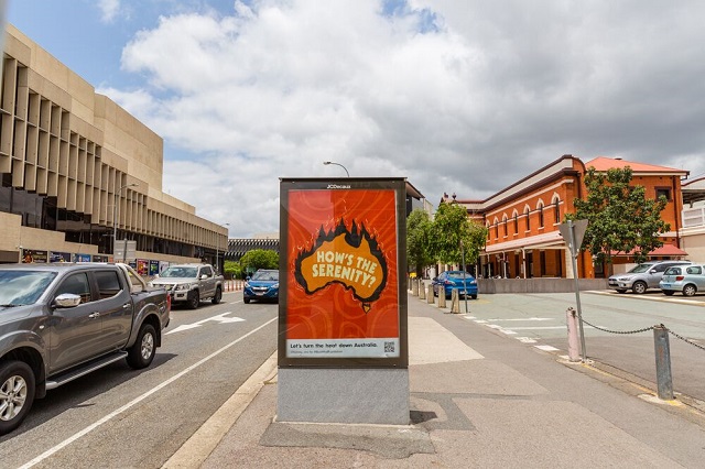 Αφίσες καλλιτεχνών στην Αυστραλία απεικονίζουν την κλιματική κρίση Bushfire Brandalism