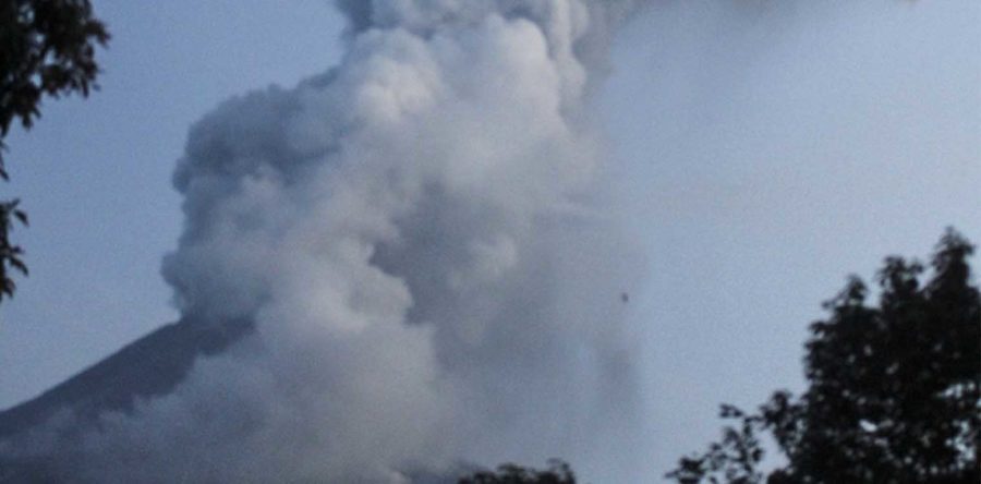Ινδονησία: «Ξύπνησε» το ηφαίστειο Μεράπι - Προβλήματα στις πτήσεις από την στάχτη