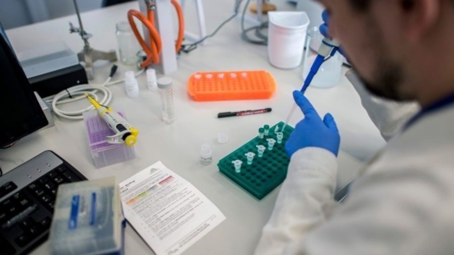 Κορονοϊός: Υπό ανάπτυξη αιματολογικά τεστ αντισωμάτων ανιχνεύουν αν ένας άνθρωπος είχε εκτεθεί στον ιό