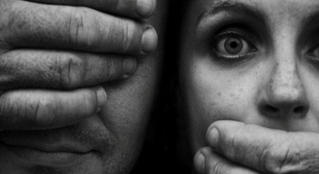 Βία - Κακοποίηση - ενδοοικογενειακή βία