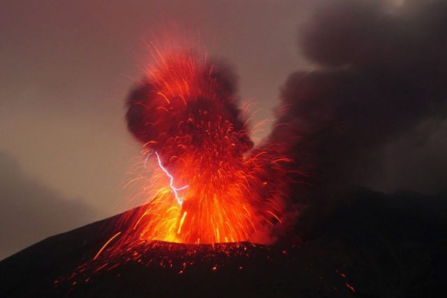 Ηφαίστειο - Έκρηξη - ηφαιστειακοί ανεμοστρόβιλοι