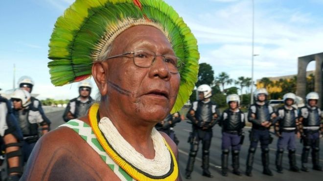 COVID-19: Νεκρός ο εμβληματικός ηγέτης των λαών του Αμαζονίου