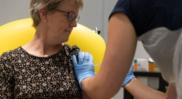 εμβόλιασμός στο Πανεπιστήμιο της Οξφόρδης, bbccom