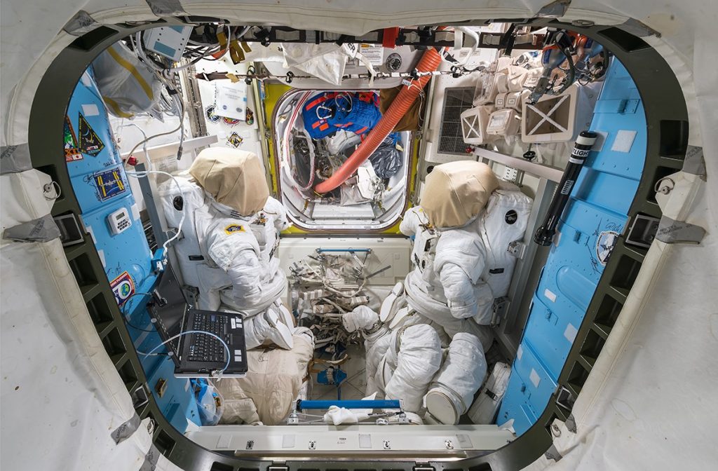 Φωτογραφίες για τα 20 χρόνια ανθρώπινης παρουσίας στο Διεθνή Διαστημικό Σταθμό