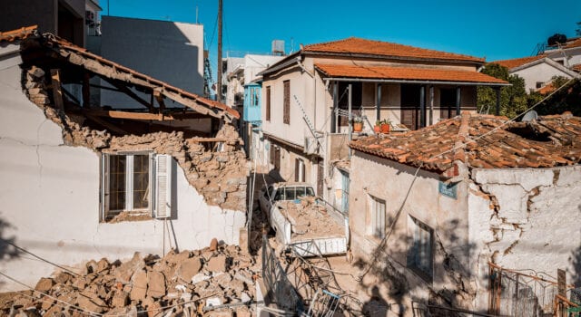 Η επόμενη μέρα του ισχυρού σεισμού των 6,7 ρίχτερ στην Σάμο.Εικόνες από τις καταστροφές που έχουν υποαστεί σπίτια και καταστήματα στο Βαθύ, Σάββατο 31 Οκτωβρίου 2020 (EUROKINISSI / ΜΑΝΩΛΗΣ ΘΡΑΒΑΛΟΣ)
