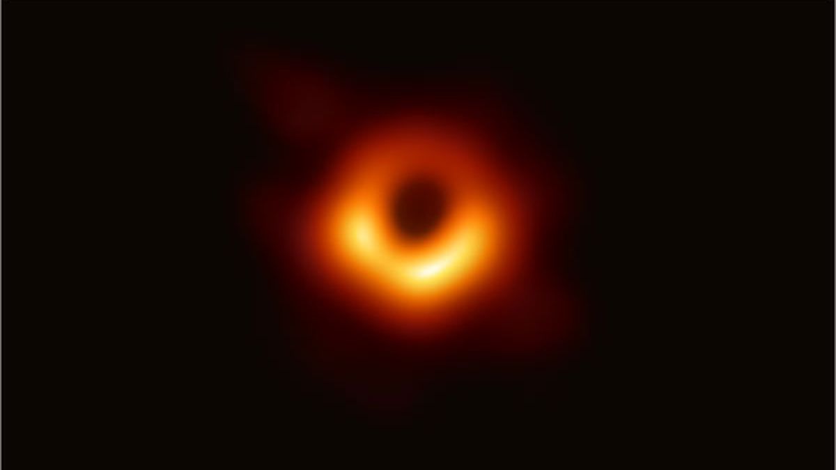 μαύρη τρύπα M87