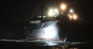 (ANSA) PALERMO, 10 NOV Sono complessivamente 430, tra cui 13 minori, i migranti che erano a bordo del peschereccio che ieri sera si è incagliato davanti al molo di Levante del porto di Pozzallo. Le operazioni di trasbordo dei profughi effettuate con a - επιχείρηση