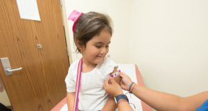 εμβόλιο - παιδί - κορίτσι - εμβολιασμός - Covid-19