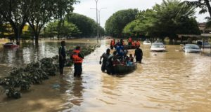 Search and rescue team evacuates flood victims in Shah Alam