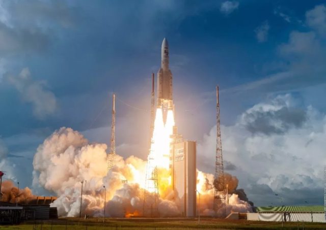 Arianespace - Ariane 5 - εκτόξευση πυραύλων
