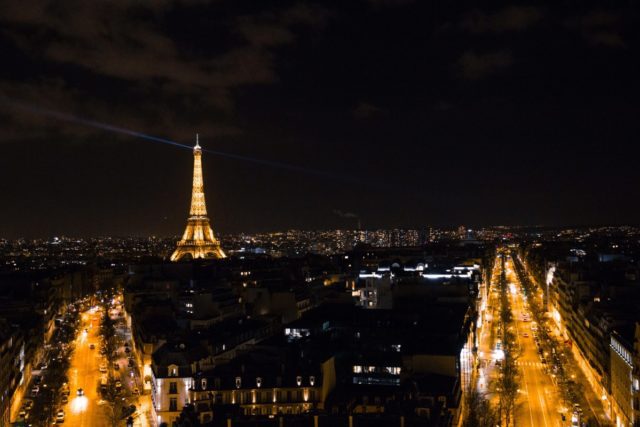 Παρίσι - Πύργος του Άιφελ - ρεύμα