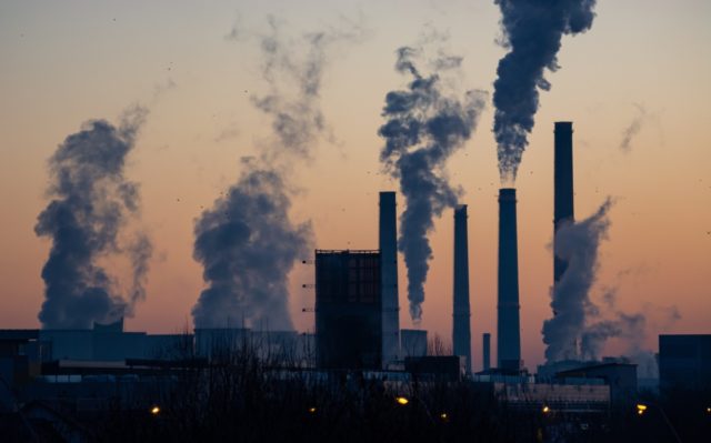 Ρύπανση - εργοστάσιο - καπνός - εκπομπές - ρυπαντές