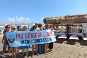 Ιταλία ακτιβιστές παραλία