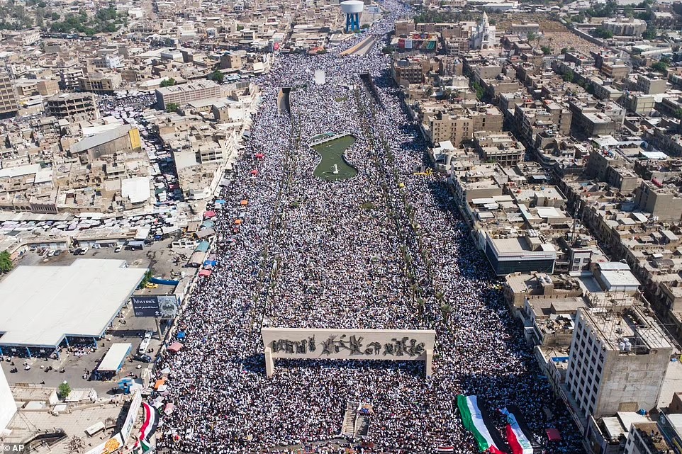 Μαζική διαδήλωση στο Ιρακ Photo Daily Mail