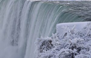 O Νιαγάρας παγωμένος χαρίζει εντυπωσιακό θέαμα – Βίντεο – Φώτο niagaras