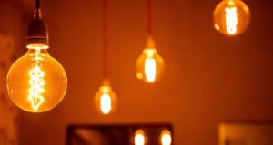 Πρεμιέρα στα πορτοκαλί τιμολόγια: Σε ποιους δίνουν τι portokali reuma