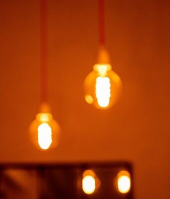 Πρεμιέρα στα πορτοκαλί τιμολόγια: Σε ποιους δίνουν τι portokali reuma