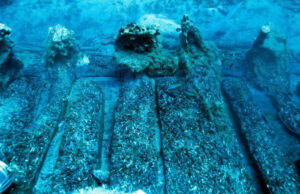 Το σπουδαίο εύρημα στο βυθό: Θραύσμα από γλυπτό διάκοσμο του Παρθενώνα στο ναυάγιο του πλοίου του Έλγιν aetoma