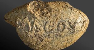 Το βλήμα σφεντόνας 2.000 ετών με μήνυμα χαραγμένο στα αρχαία ελληνικά – Πού βρέθηκε sfentona