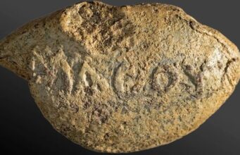 Το βλήμα σφεντόνας 2.000 ετών με μήνυμα χαραγμένο στα αρχαία ελληνικά – Πού βρέθηκε sfentona